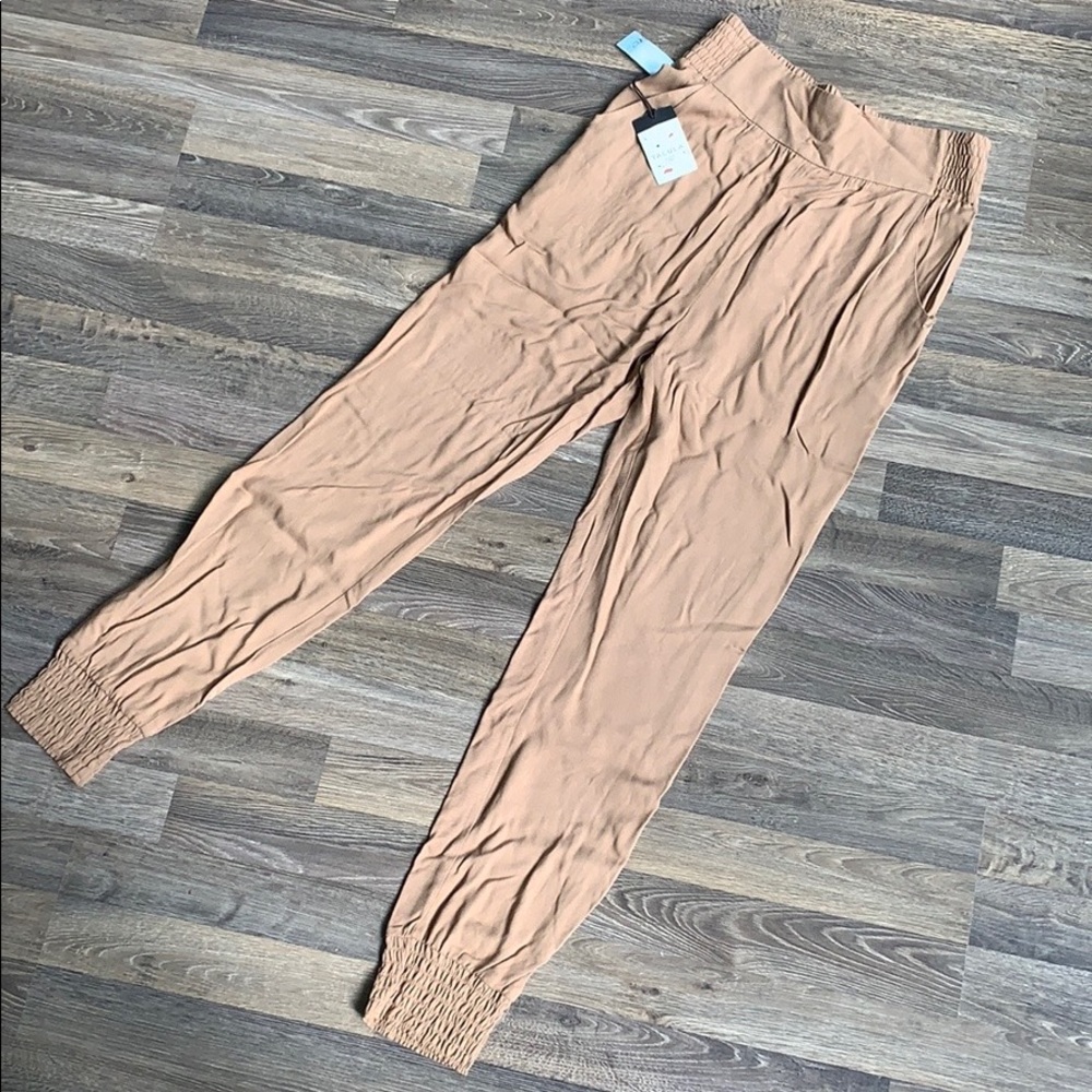 Aritzia Magic Trick Pants - NEW with tags